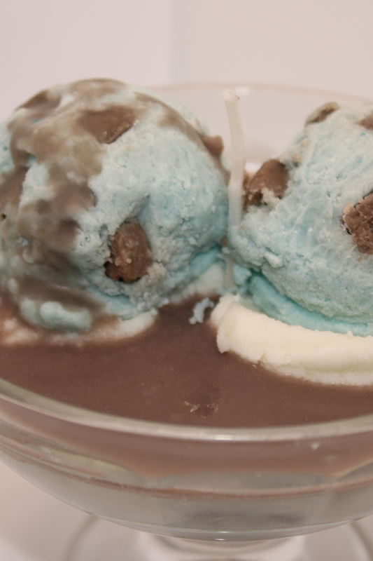 ADC- Double Scoop Mint Chocolate Chip Ice Cream Sundae Candle